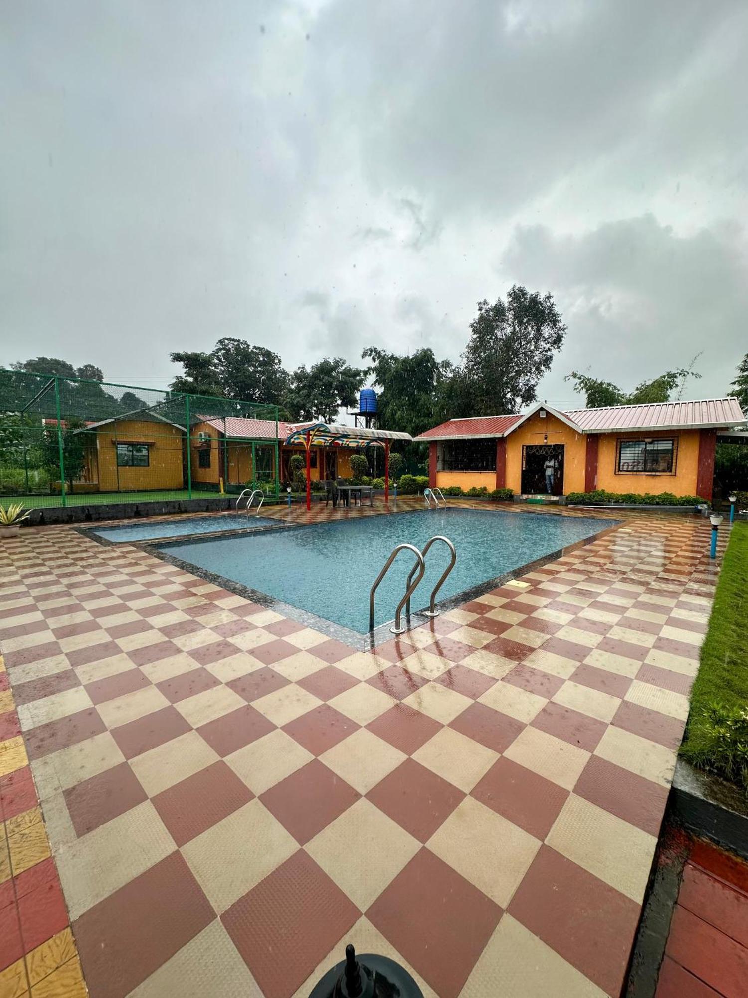 Karjat Ap Resort Bagian luar foto