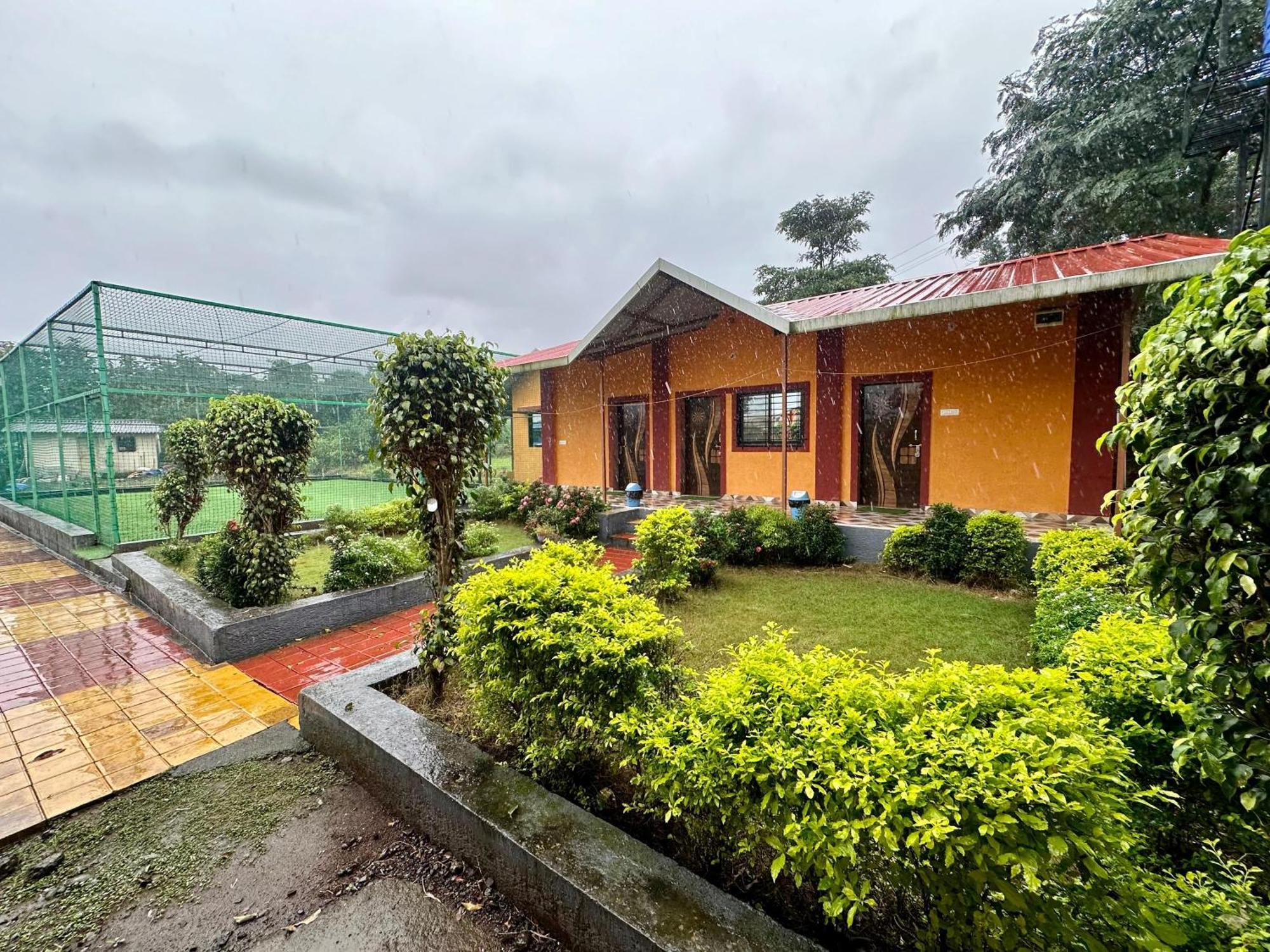 Karjat Ap Resort Bagian luar foto